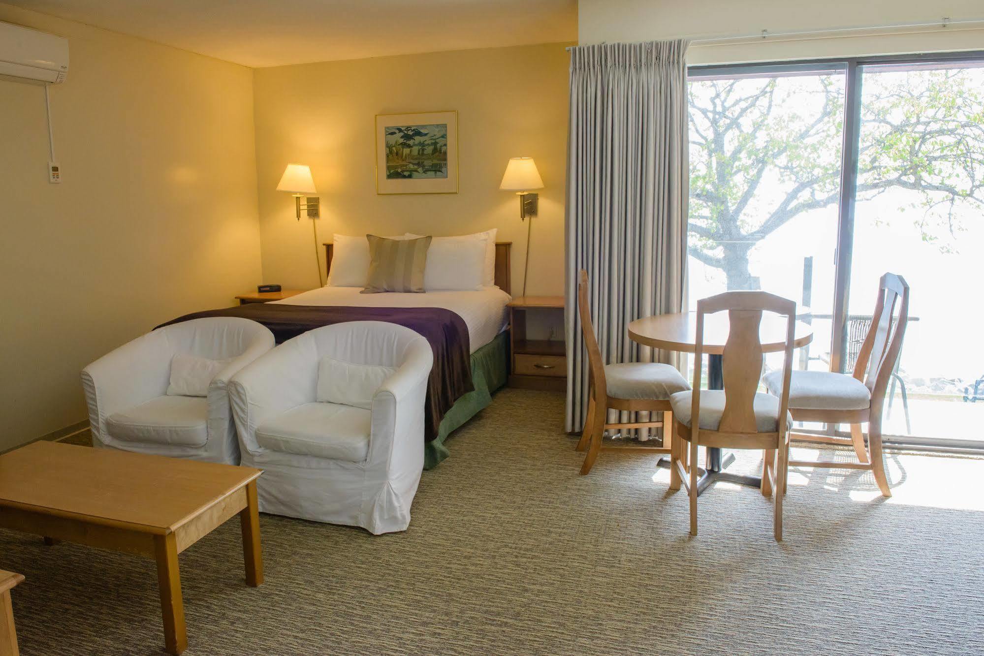 Driftwood Inn Sechelt Exterior foto